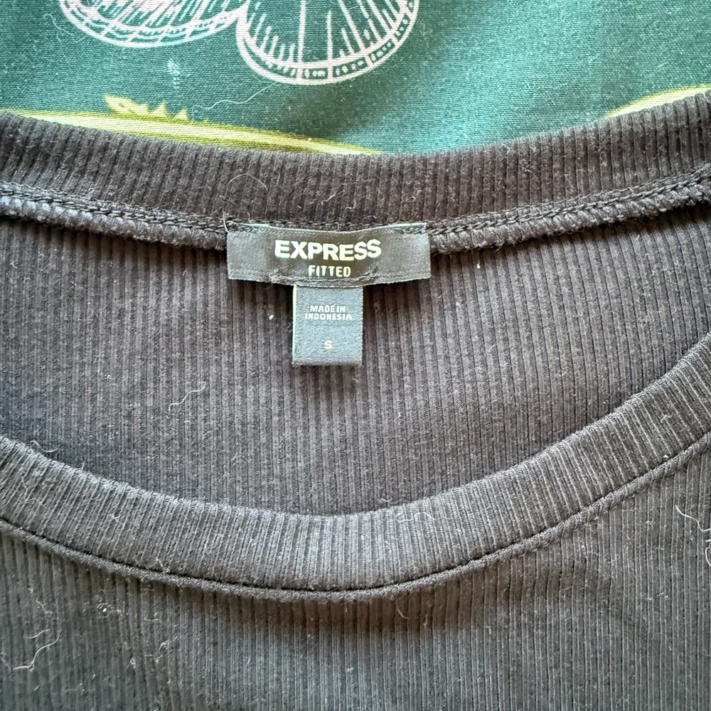 Express Ribbed Black Fitted Top - Picture 7 of 7